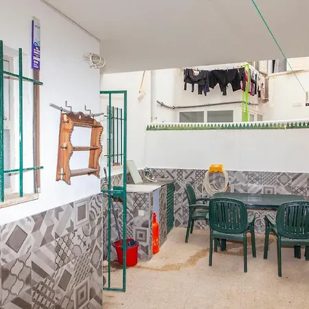 B18 - Village Street Appartement
