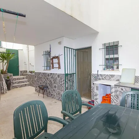 B18 - Village Street Appartement