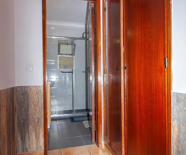 B18 - Village Street * Lagos