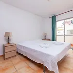 B18 - Village Street Apartament *