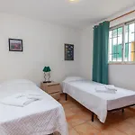 B18 - Village Street Apartament *