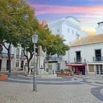 B18 - Village Street Apartament *