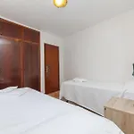 B18 - Village Street * Lagos