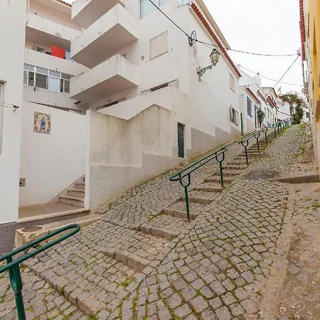 B18 - Village Street 拉哥斯