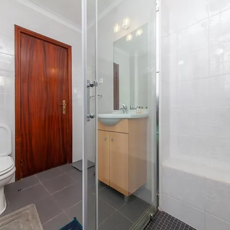 B18 - Village Street Apartamento
