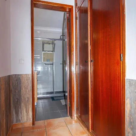 B18 - Village Street * Lagos