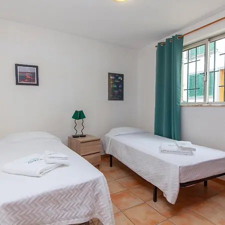 B18 - Village Street Apartamento *