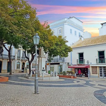 B18 - Village Street Apartamento *